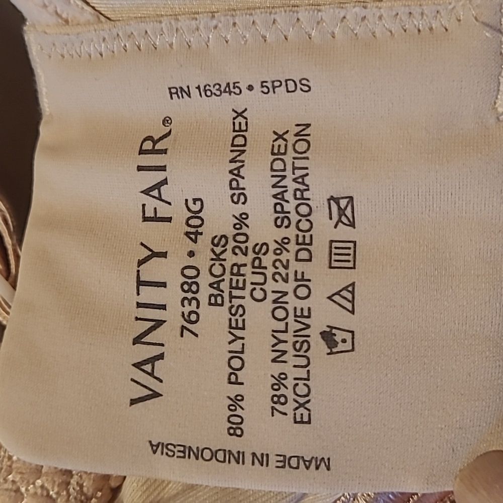 Nwot 40G vanity fair beauty back